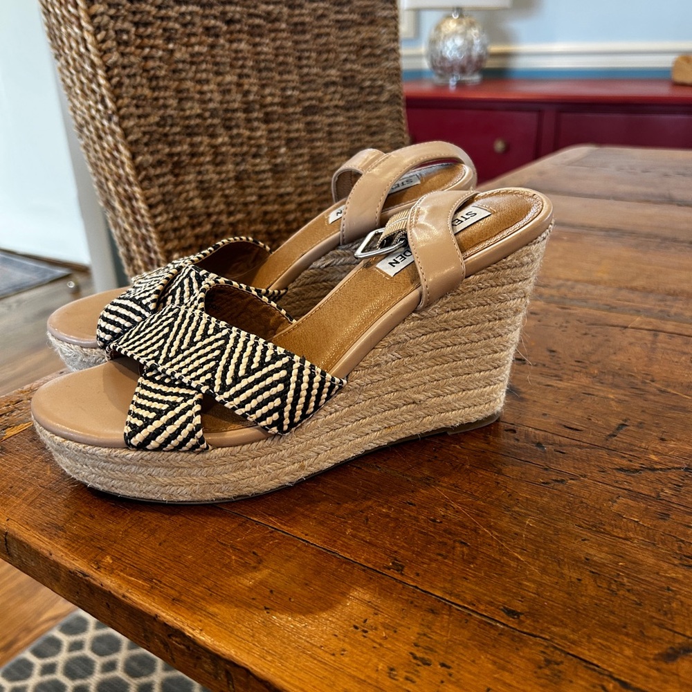Steve Madden Tan Espadrille Wedge Sandals with Black & White Straps - Picture 2 of 3
